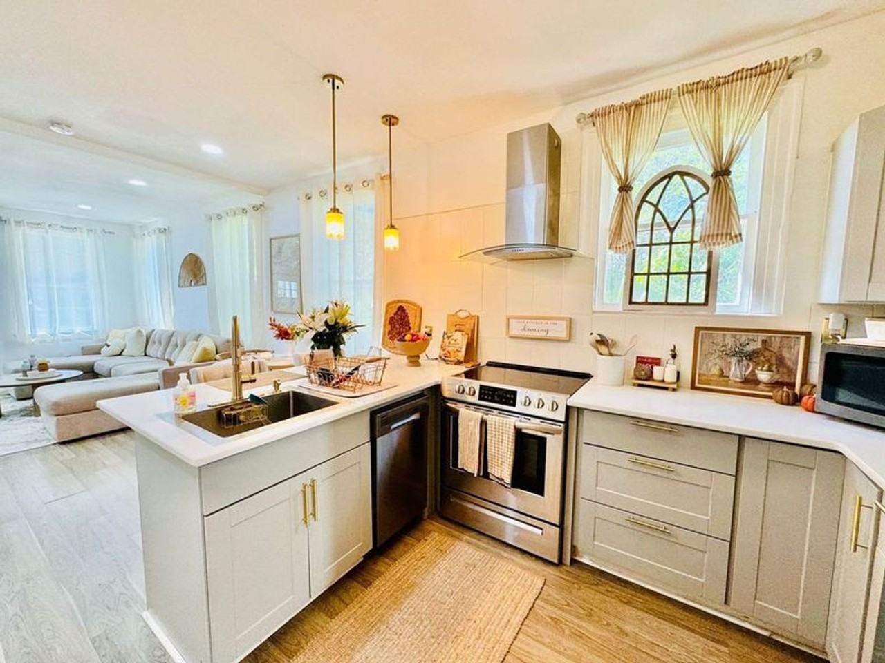 666 E 32nd St - Photo 6 of 22