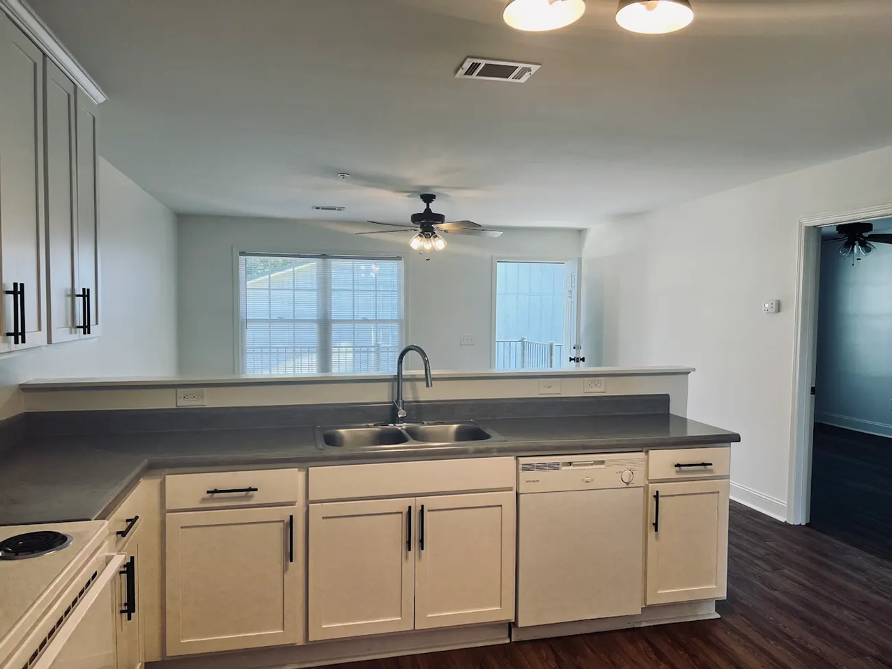 509 Geneva St - Photo 2 of 6