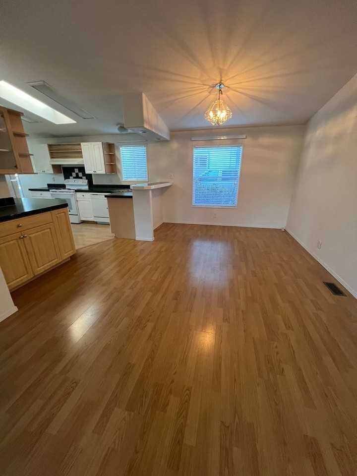 2976 Spinnaker Dr - Photo 5 of 16