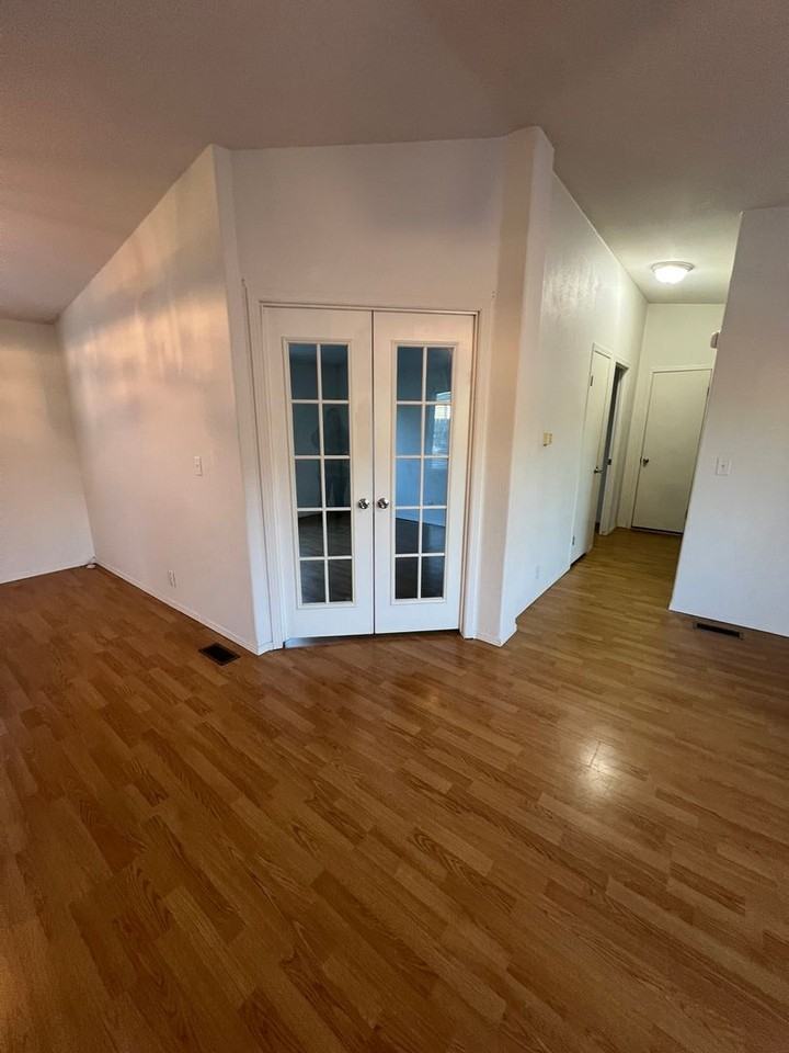 2976 Spinnaker Dr - Photo 4 of 16