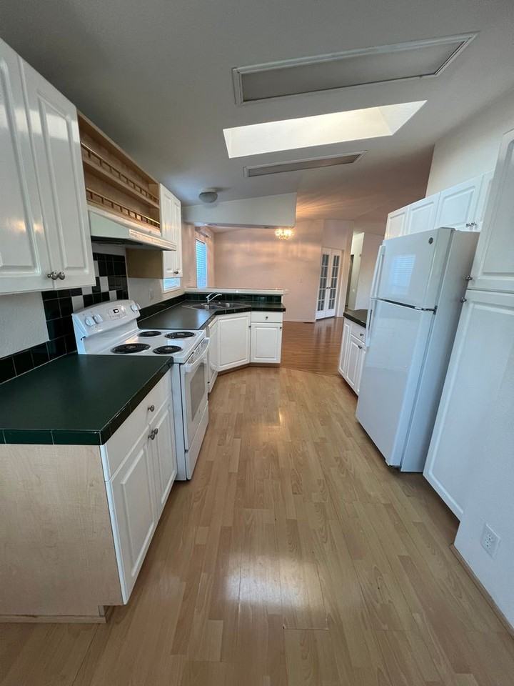 2976 Spinnaker Dr - Photo 7 of 16