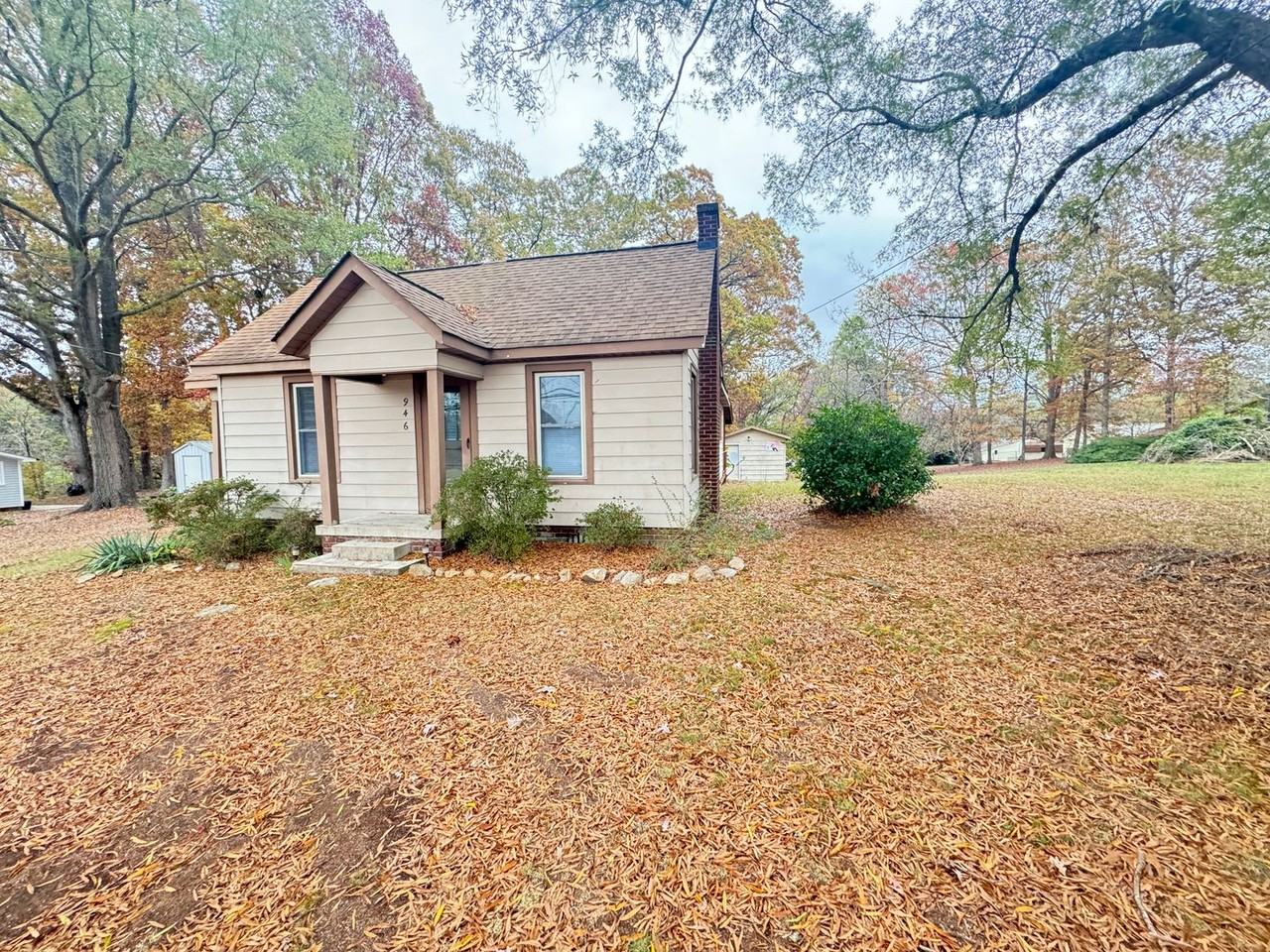 946 N Enochville Ave - Photo 3 of 18