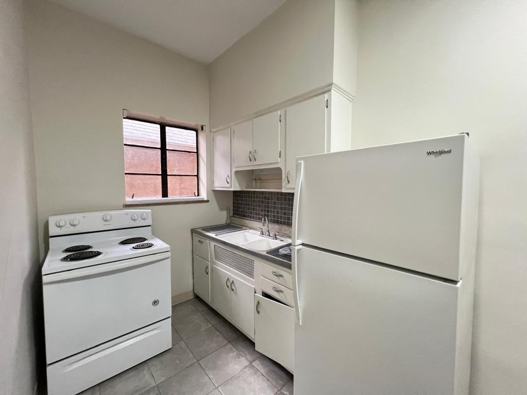 1555 Neil Ave - Photo 2 of 8