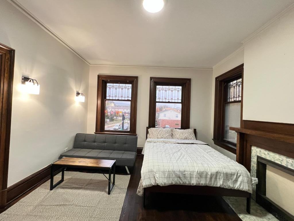 1555 Neil Ave - Photo 5 of 8