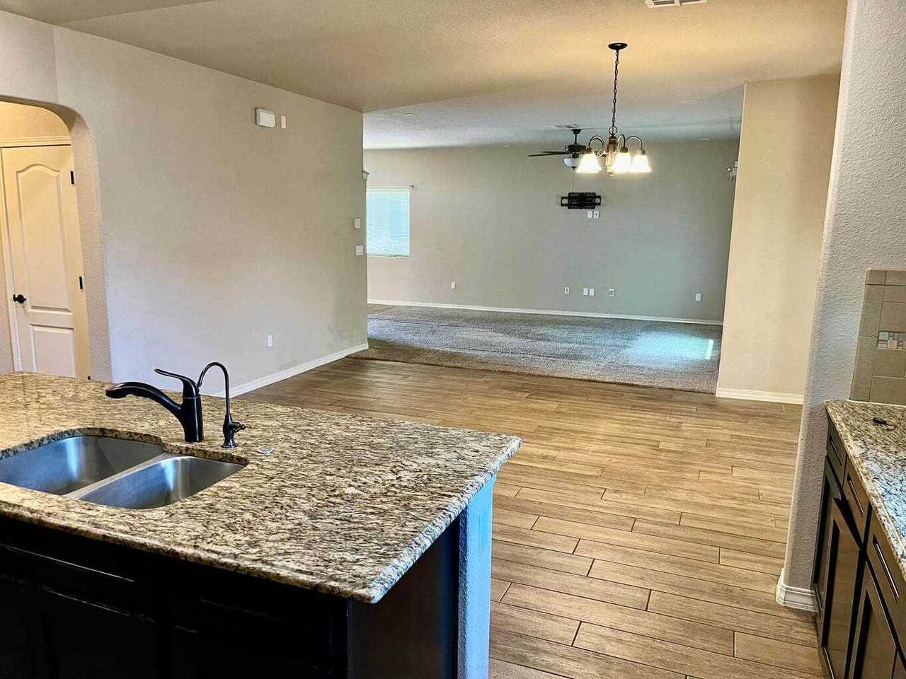 14776 Tim Hardaway Dr - Photo 4 of 34