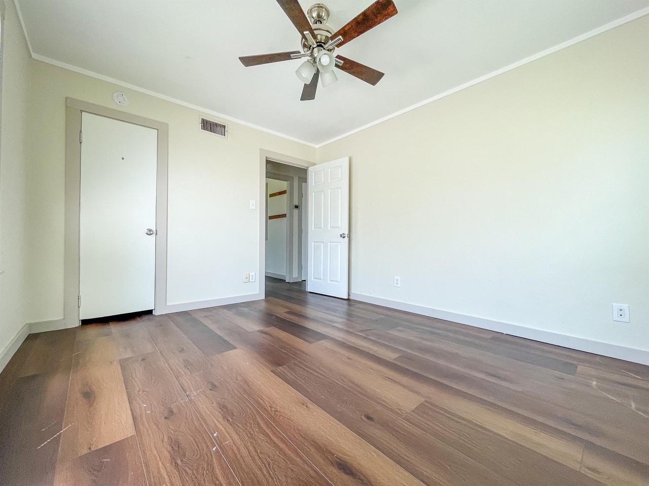 244 Ridgewood Ave - Photo 5 of 30