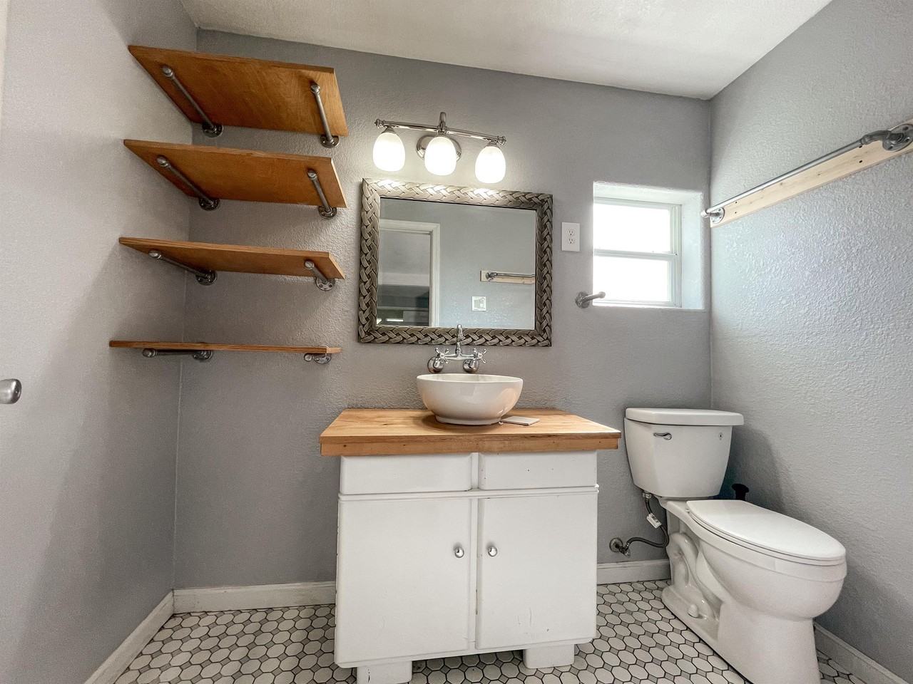 244 Ridgewood Ave - Photo 5 of 30