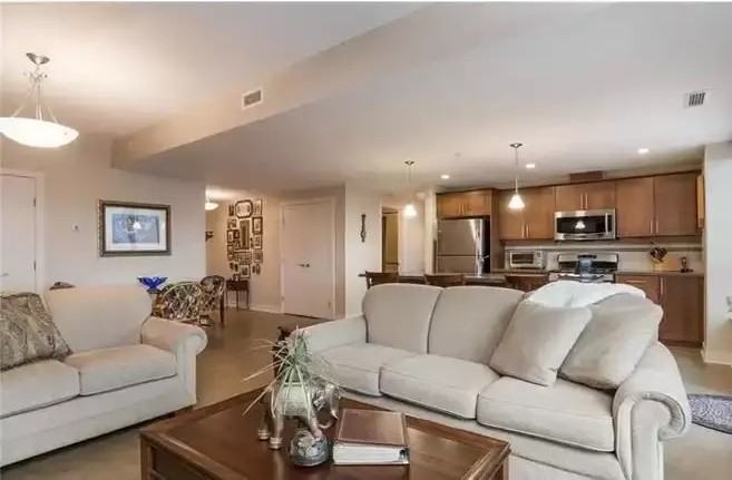 1160 Bernard Ave #1202 - Photo 3 of 6