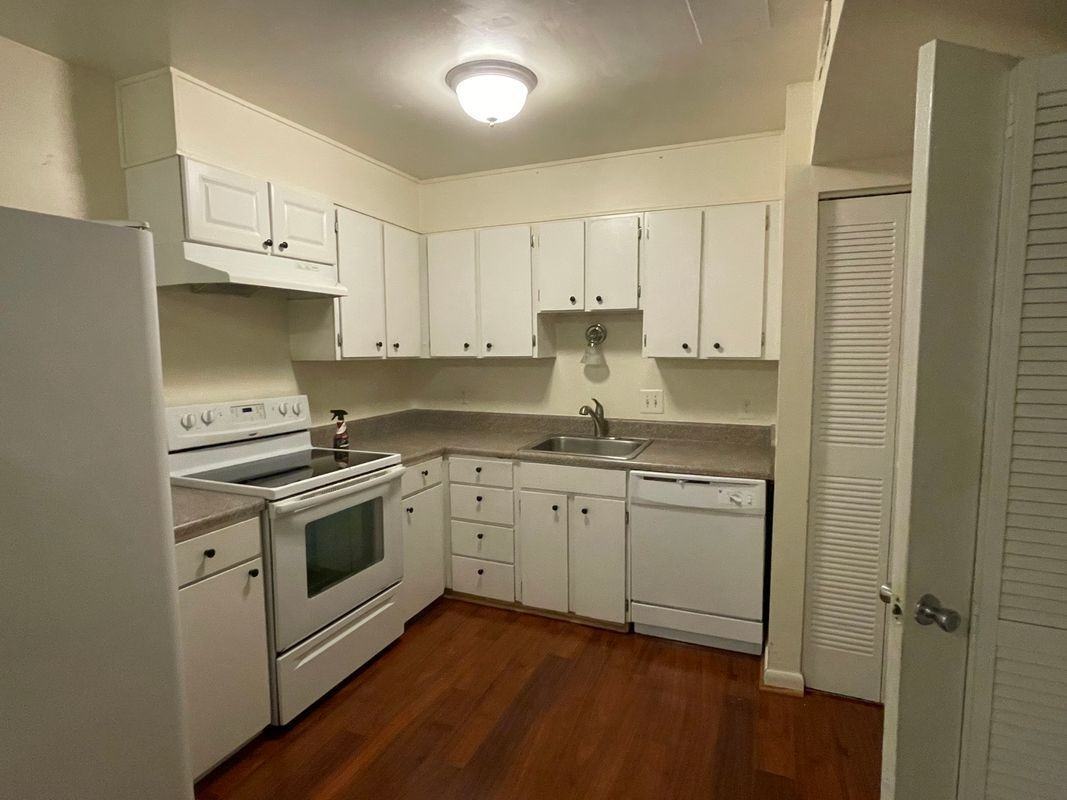 2690 Gatewood Cir - Photo 2 of 10