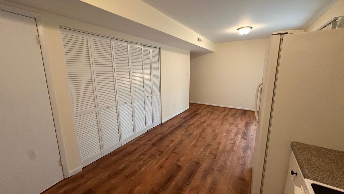 2690 Gatewood Cir - Photo 3 of 10