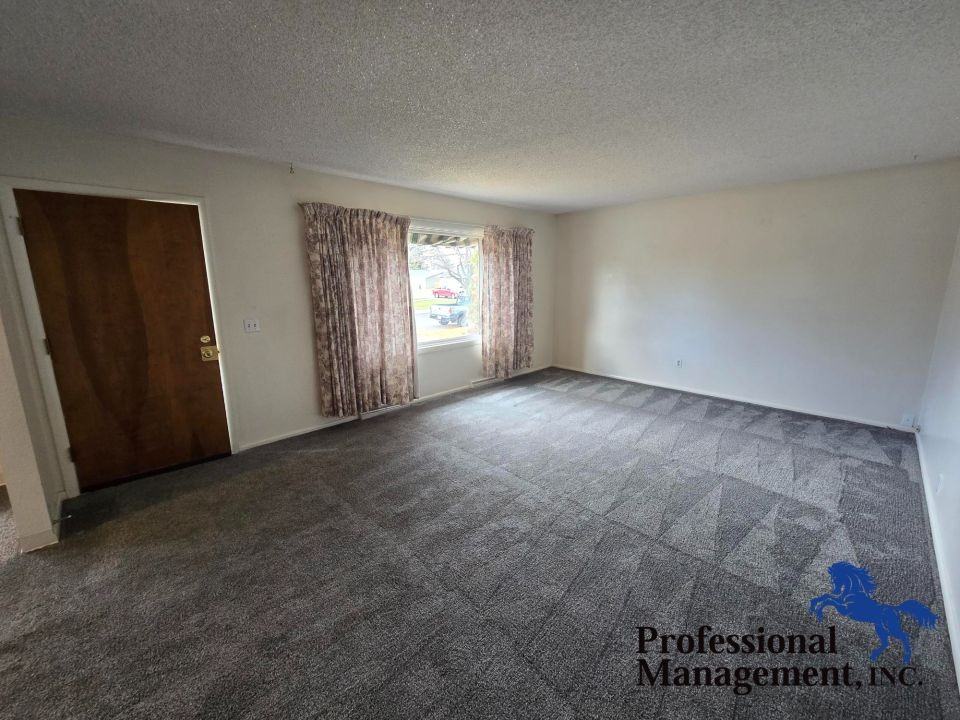 33 N Crestwood Dr - Photo 2 of 11