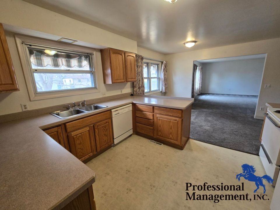 33 N Crestwood Dr - Photo 3 of 11