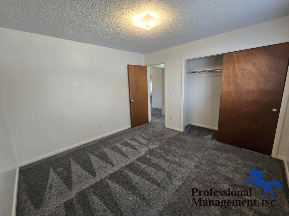 33 N Crestwood Dr - Photo 5 of 11