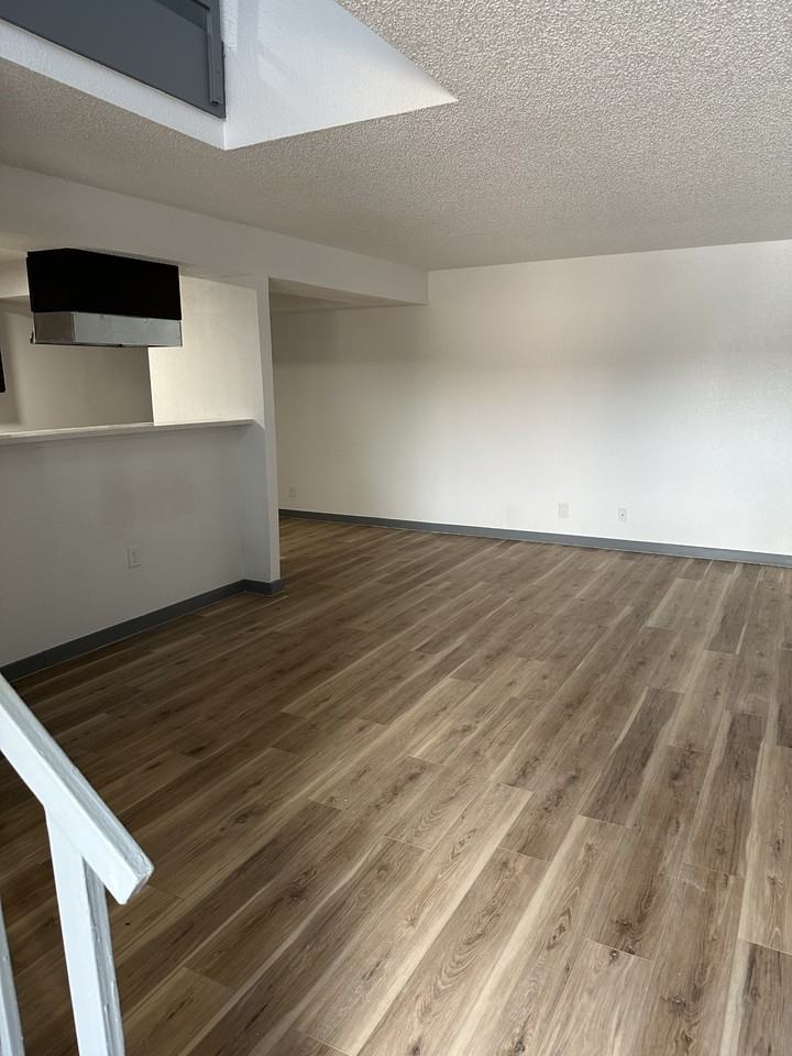 6612 S Zunis Ave #102 - Photo 4 of 9