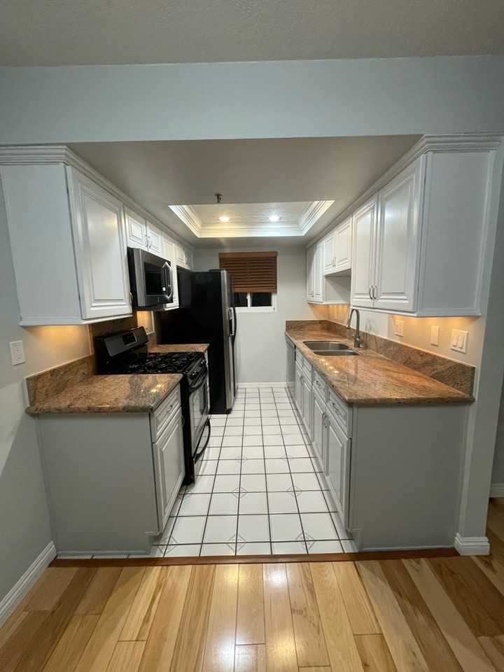 1706 Grismer Ave #210