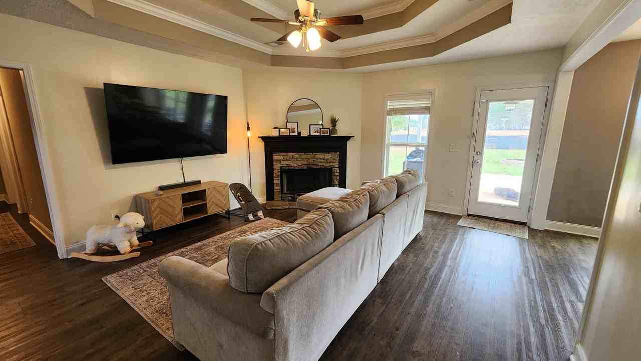 48 Wheatfield Dr - Photo 2 of 37