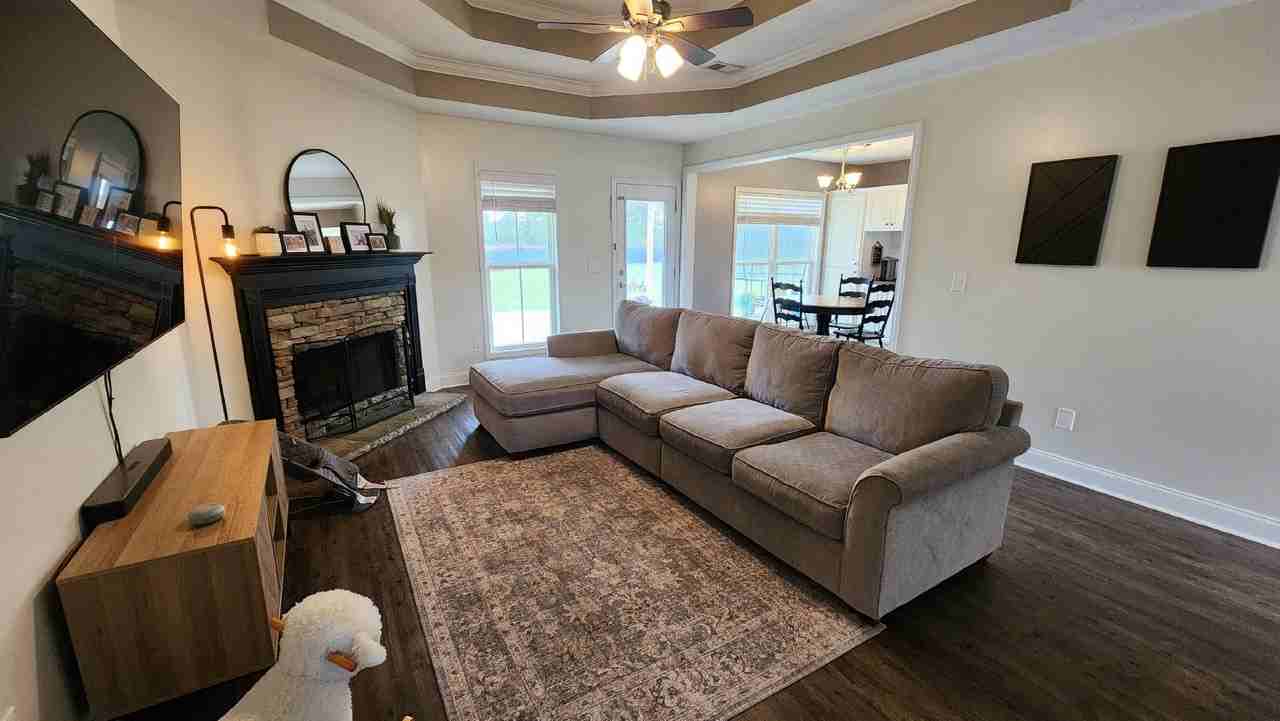 48 Wheatfield Dr - Photo 3 of 37