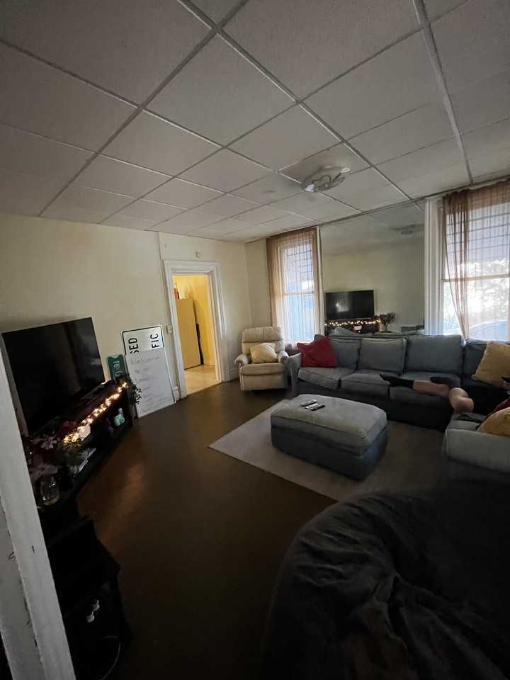 202 Washington St - Photo 3 of 18