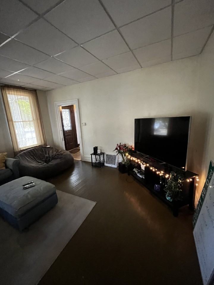 202 Washington St - Photo 4 of 18