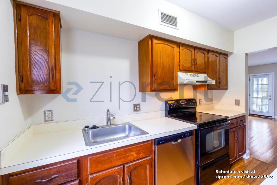 815 Lasalle St - Photo 2 of 18