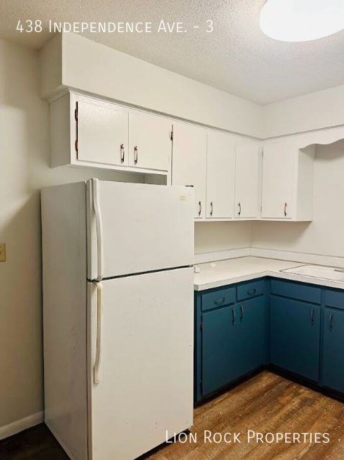 438 Independence Ave N #3 - Photo 2 of 23