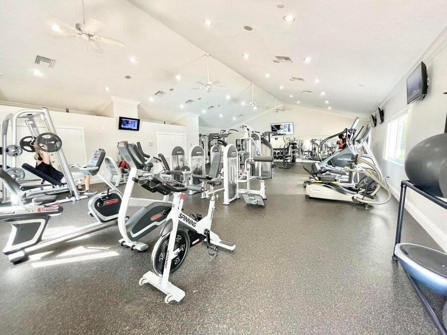 10670 Pebble Cove Ln - Photo 2 of 13