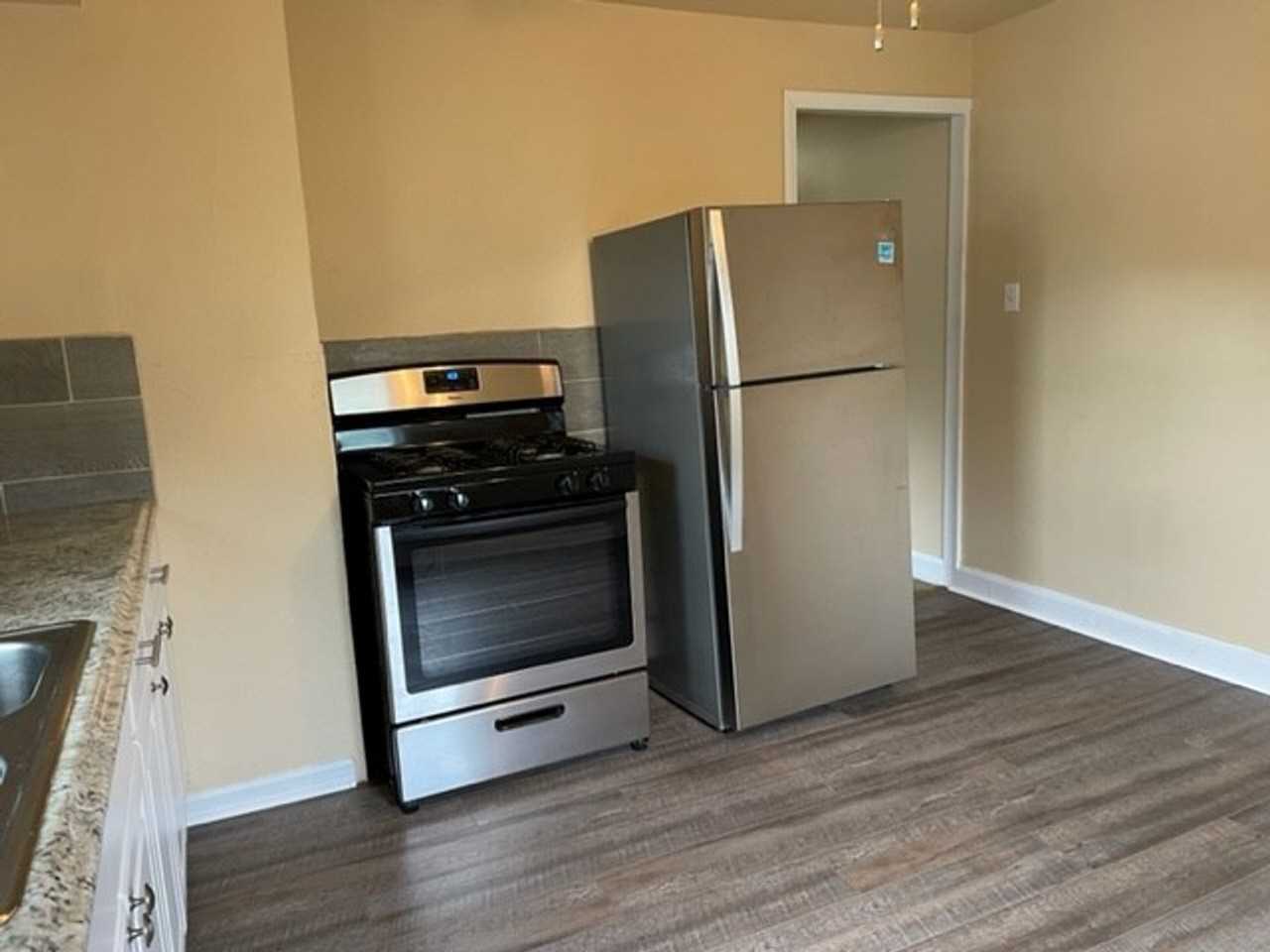 1535 Hunter St 2nd Fl - Photo 3 of 10