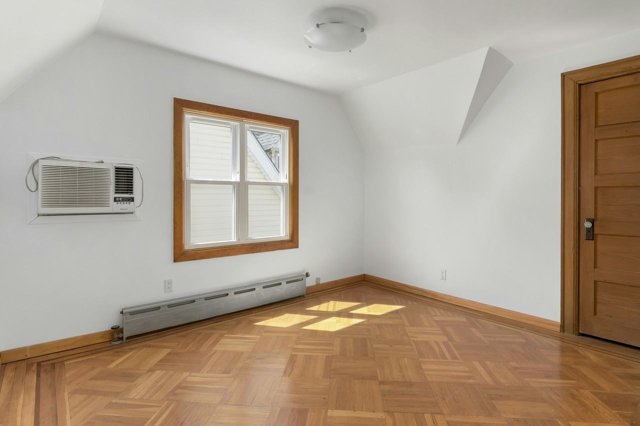 1368 E 14th St #3 - Photo 3 of 6