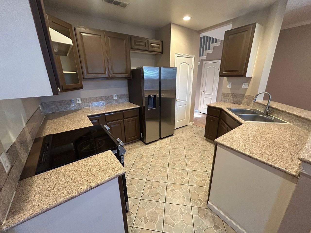 520 Alcalde St - Photo 4 of 26