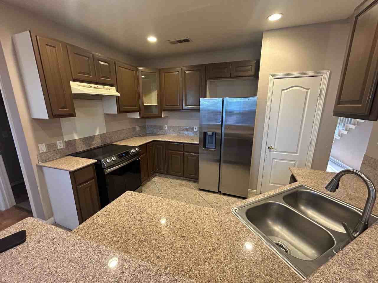 520 Alcalde St - Photo 5 of 26