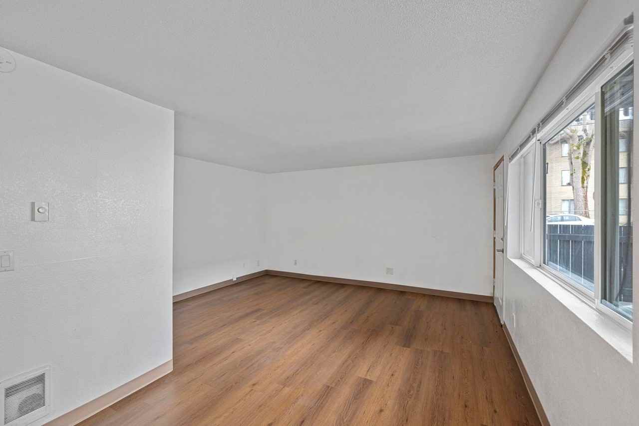 Manhattan Apartments - Photo 5 of 50