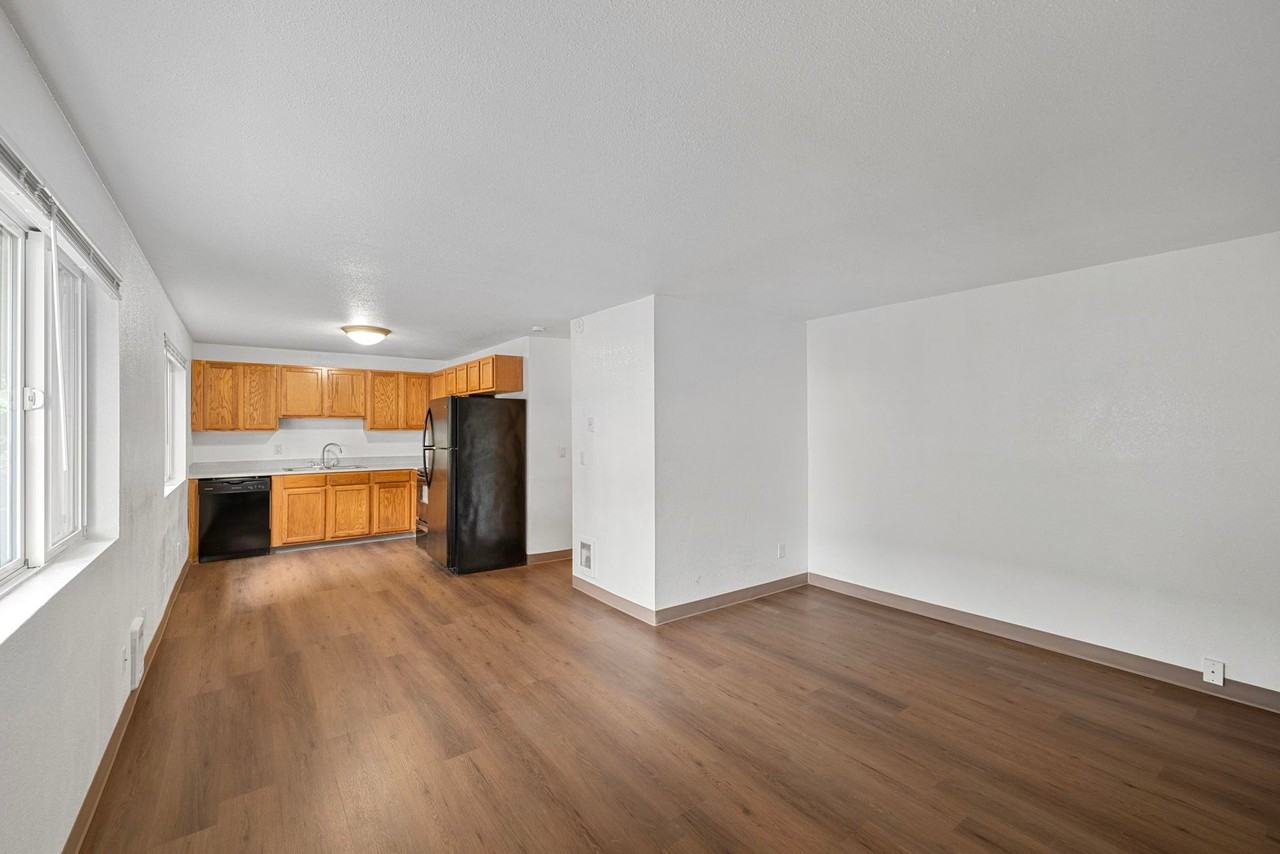 Manhattan Apartments - Photo 6 of 50