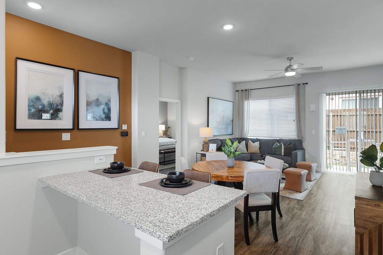 VLux Stoneridge - Photo 3 of 50