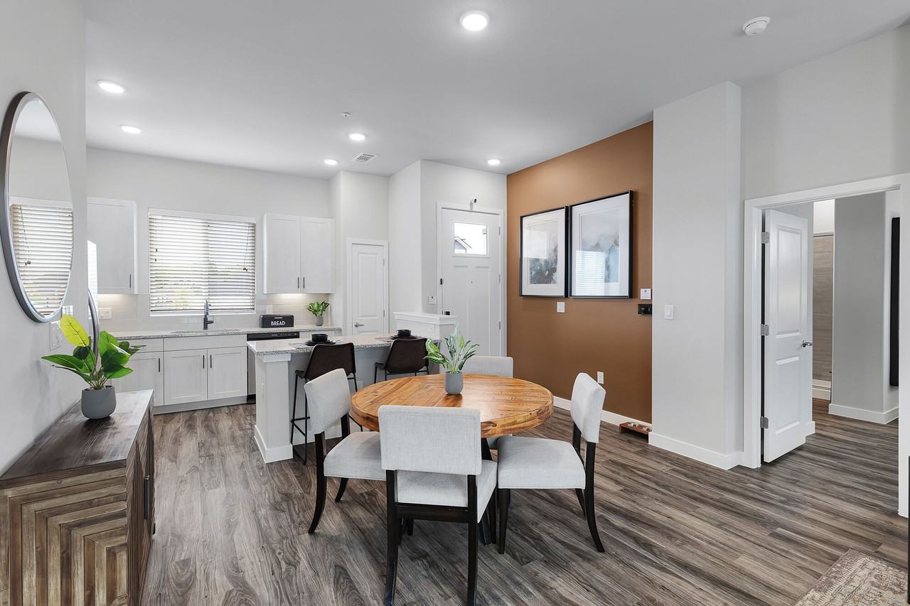 VLux Stoneridge - Photo 2 of 50