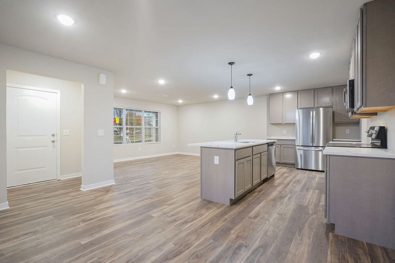 868 Main St - Photo 3 of 22