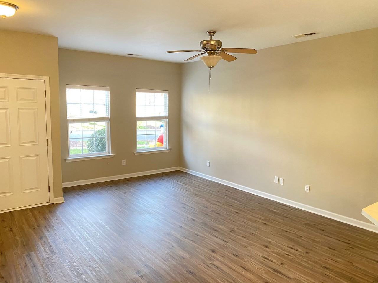 10637 Trolley Run Dr - Photo 3 of 16