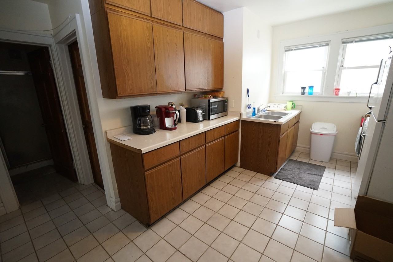 544 W Mifflin St - Photo 3 of 15