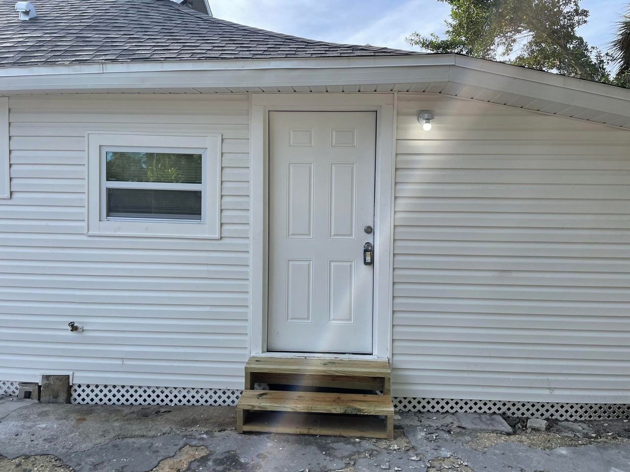 1018 6th St W - Photo 3 of 26