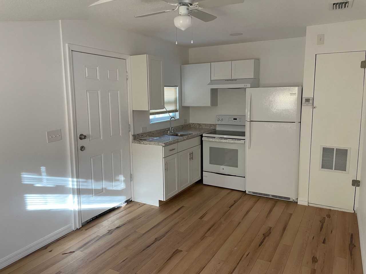 1018 6th St W - Photo 5 of 26