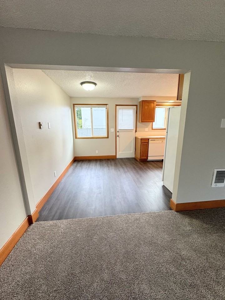 3281 Se Maple St - Photo 3 of 22