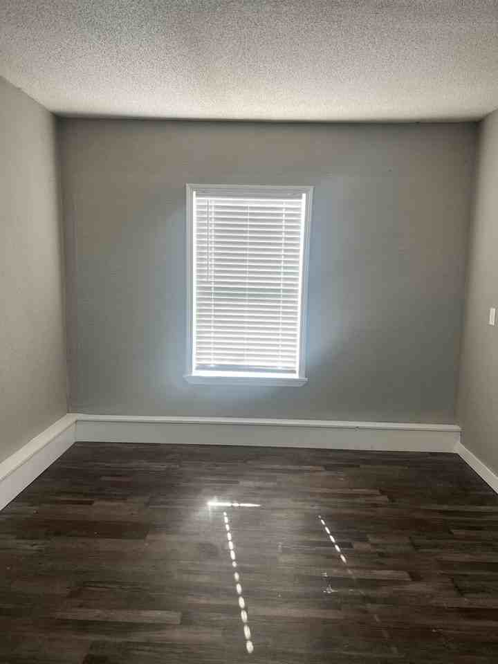 1911-1913 Campbell Pkwy - Photo 3 of 13