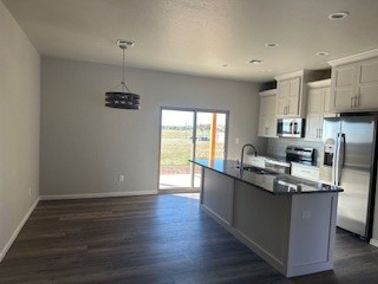 119 Se Tattershall Way - Photo 3 of 43