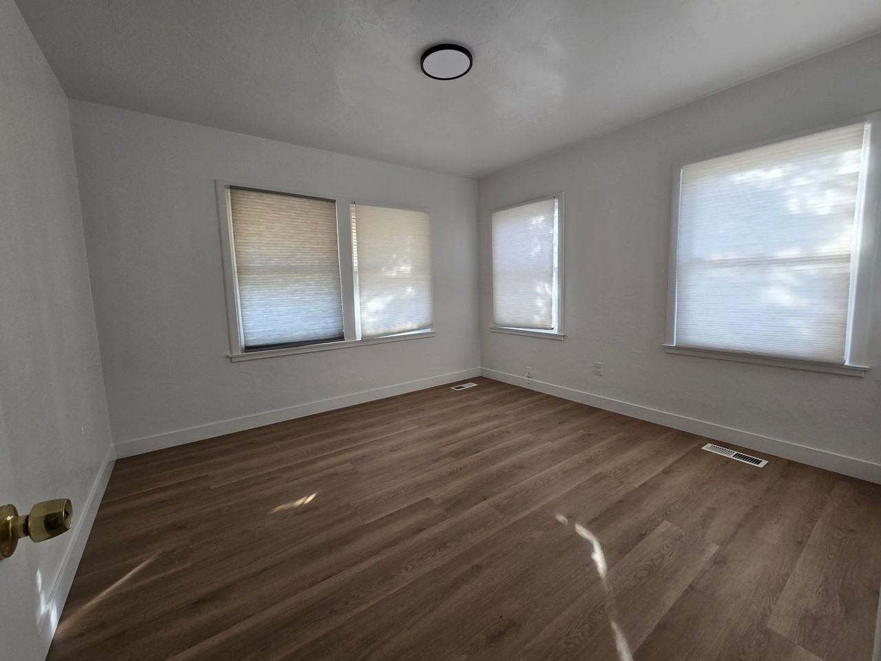 630 Neville St - Photo 5 of 14