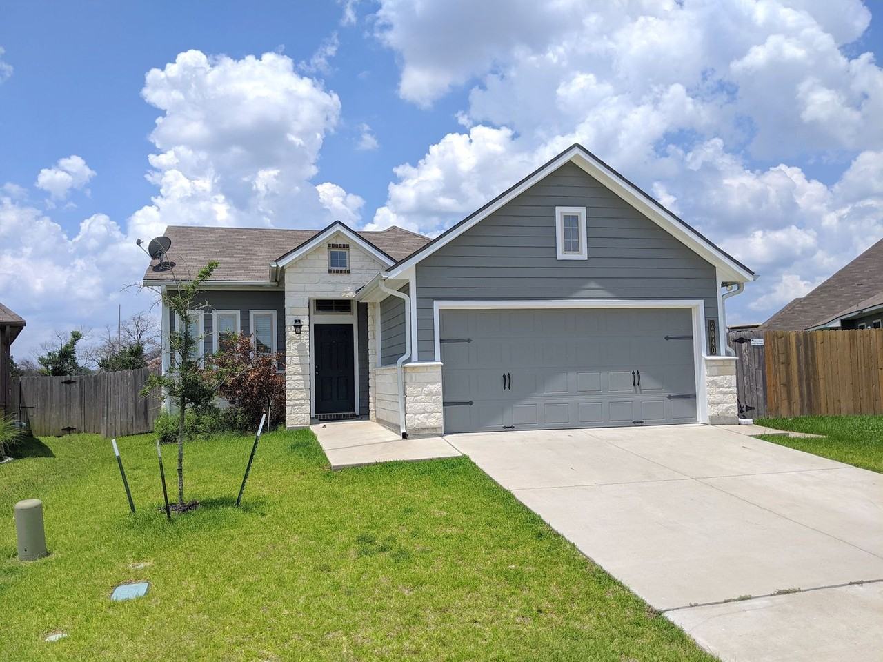 2040 Sorrento Ct - Photo 2 of 18