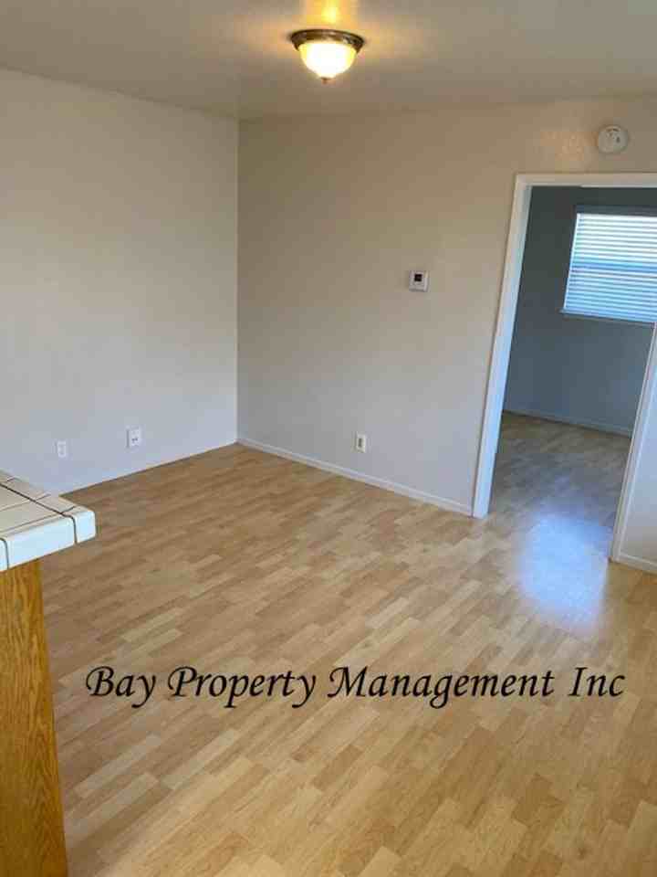 10960 Phillips Ln - Photo 3 of 7