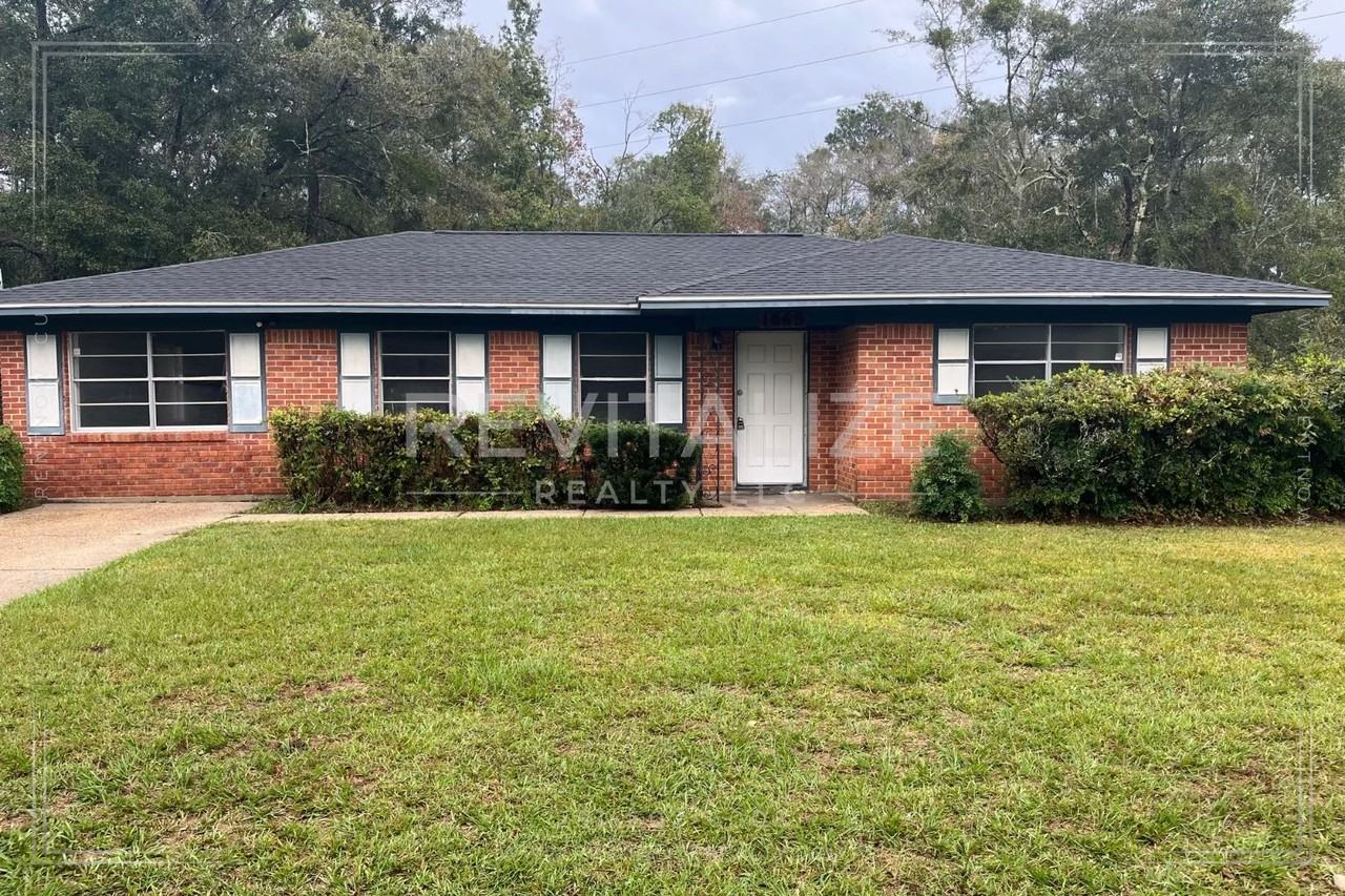 1665 Cheshire Dr E - Photo 2 of 15