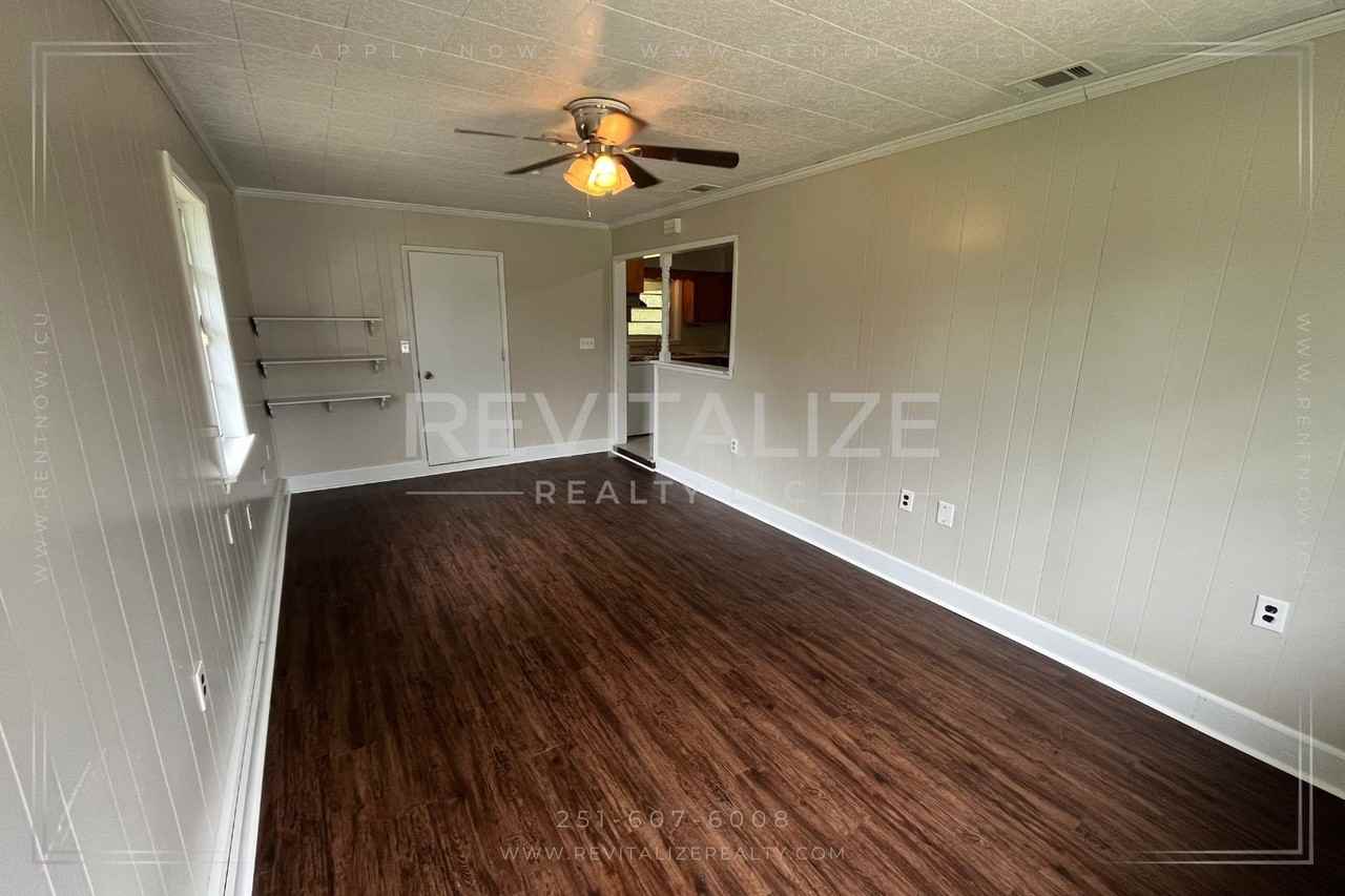 1665 Cheshire Dr E - Photo 3 of 15