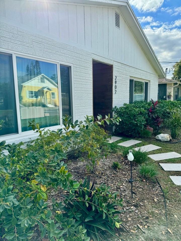 2902 W Wallace Ave - Photo 2 of 23