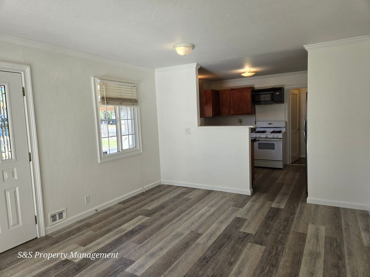 3140 Garfield Ave - Photo 2 of 9