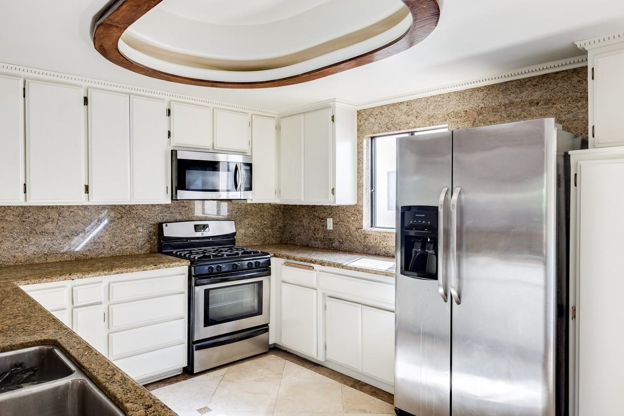 13959 Victory Blvd #11